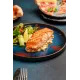 Лосось під соусом із морепродуктів