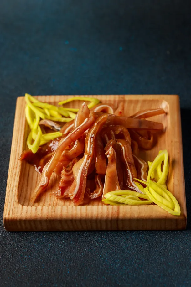 Маринованные свиные ушки